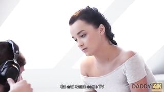 Tini csajszi és az vén hapsi
