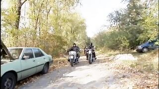 Világos Szőke bulát basznak meg a motoros pasik