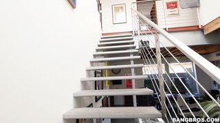 Csöcsös világos szőke picsa popóba dugva