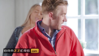 Brazzers - Petite Princess Eve és hatalmas pénisz
