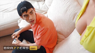 Brazzers - Blondie Fesser az óriás cicis milf