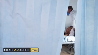 Brazzers - Bonnie Rotten análjában az óriás pénisz