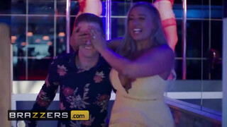 Brazzers - Blanche Bradburry szereti a hatalmas pélót