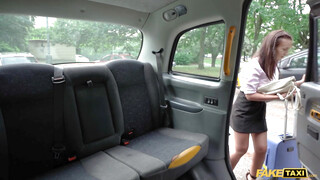 Fake Taxi  - Méretes keblű fiatal lány megrakva