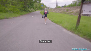Public Agent - Mia Rose a méretes didkós tini hölgyemény