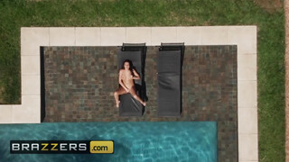 BRAZZERS - Jolee Love a hatalmas tőgyes fiatal picsa