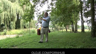 Oldje - Öreg pasi bassza a tini pinát
