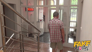 Fake Hostel - Fiatal turista kisasszony punciba rakva
