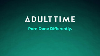 ADULT TIME - kopasz fekete kiscsaj kinyalja a csaját