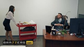 Brazzers - Ella Knox az óriás csöcsű spanyol hölgyemény