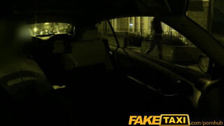 FakeTaxi - Olasz csajszi a taxiban dug