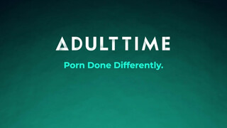 ADULT TIME - méretes kannás világos szőke méretes tőgyes barnával ollózik és kúrel