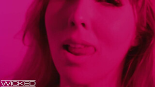 Wicked - Lena Paul szőrös pinája megrakva