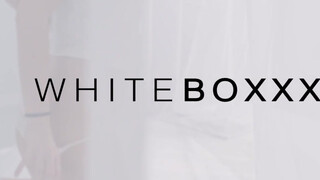 WhiteBoxxx - Nelly Kent a hatalmas csöcsű román picsa