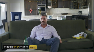 Brazzers - a tetovált pornósztár picsa elpusztítva