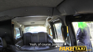 Fake Taxi zöld hajú hölgyemény popsikája kúrható
