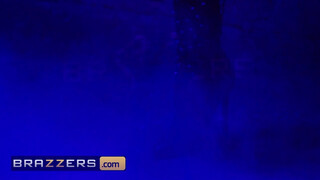 Brazzers - Cherie Deville seggluka is megbaszva