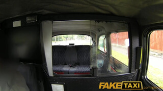 FakeTaxi - Felborotvált fejű punk spiné megdöngetve