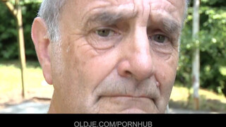 Oldje - az idős motoros és a tini picsa