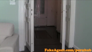 FakeAgent rettentő aranyos tini kisasszony és a szűk pici puncikája