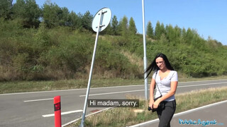 Hatalmas csöcsű tini kisasszony pénzért közösül - Public Agent