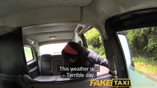 FakeTaxi - latin amerikai lány hátsó bejáratba dugva