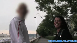PublicAgent - Vivien Bell a szexy roma kisasszony