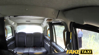 Fake Taxi - idősebb kisasszony hatalmas farkat akar