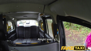 Fake Taxi - Hájas tetovált kisasszony benne van a szexben