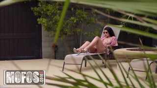 MOFOS - LaSirena69 a hatalmas csöcsű brazil kisasszony