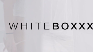 WhiteBoxxx - selymes bőrű fekete spiné