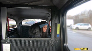Fake Taxi - Capri Lmonde a fullos barna kiscsaj