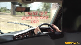Fake Taxi - Fiatal spiné a hátsó ülésen