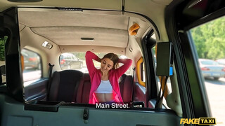 Fake Taxi - Sportos spiné megrakva a taxiban