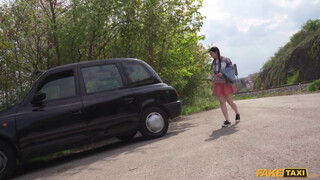 Fake Taxi - 18 éves nőci lovagol a faszon