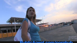 PublicAgent - szegény picsa tényleg azt hiszi modell lehet