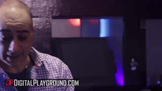 Digital Playground - Aidra Fox durván megrakva