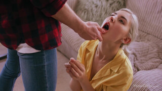 WOWGIRLS - Eva Elfie a méretes keblű orosz spiné