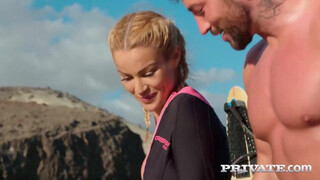 Private com - Cherry Kiss a fullos szörfös lány