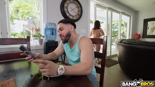 BANGBROS - Crystal Chase a nagy didkós latin amerikai kisasszony