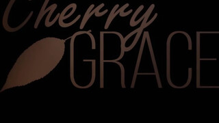 Cherry Grace a formás pinás kiscsaj