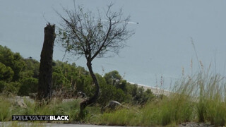 PrivateBlack - Carolina Savage hátsó bejáratba dugva a billiárd asztalon
