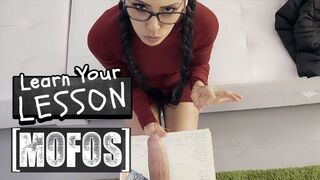 Andreina Deluxe vizsgára tanul, jordi inkább a ciccseit és seggét tanulmányozza