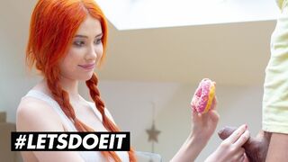 Gisha Forza méretes cicis vörös bombe egy fánkot érő hardcore dugásért