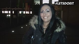 Mira grey német csoki szajha keféli az idegent pénzért a buszon