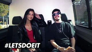Vékony néger Coco Kiss pénzért cumizza a hatalmas néger fazt az verdában