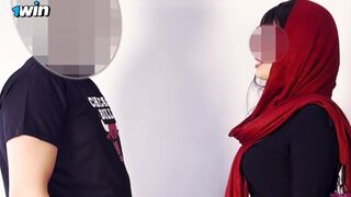 Arab milf hangos szexelése nem hagyja aludni a szomszédot, így hívja őt is kefélni