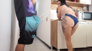 Kockázatos sex a férjem barátjával, nem tudtam ellenállni a merev farkának!